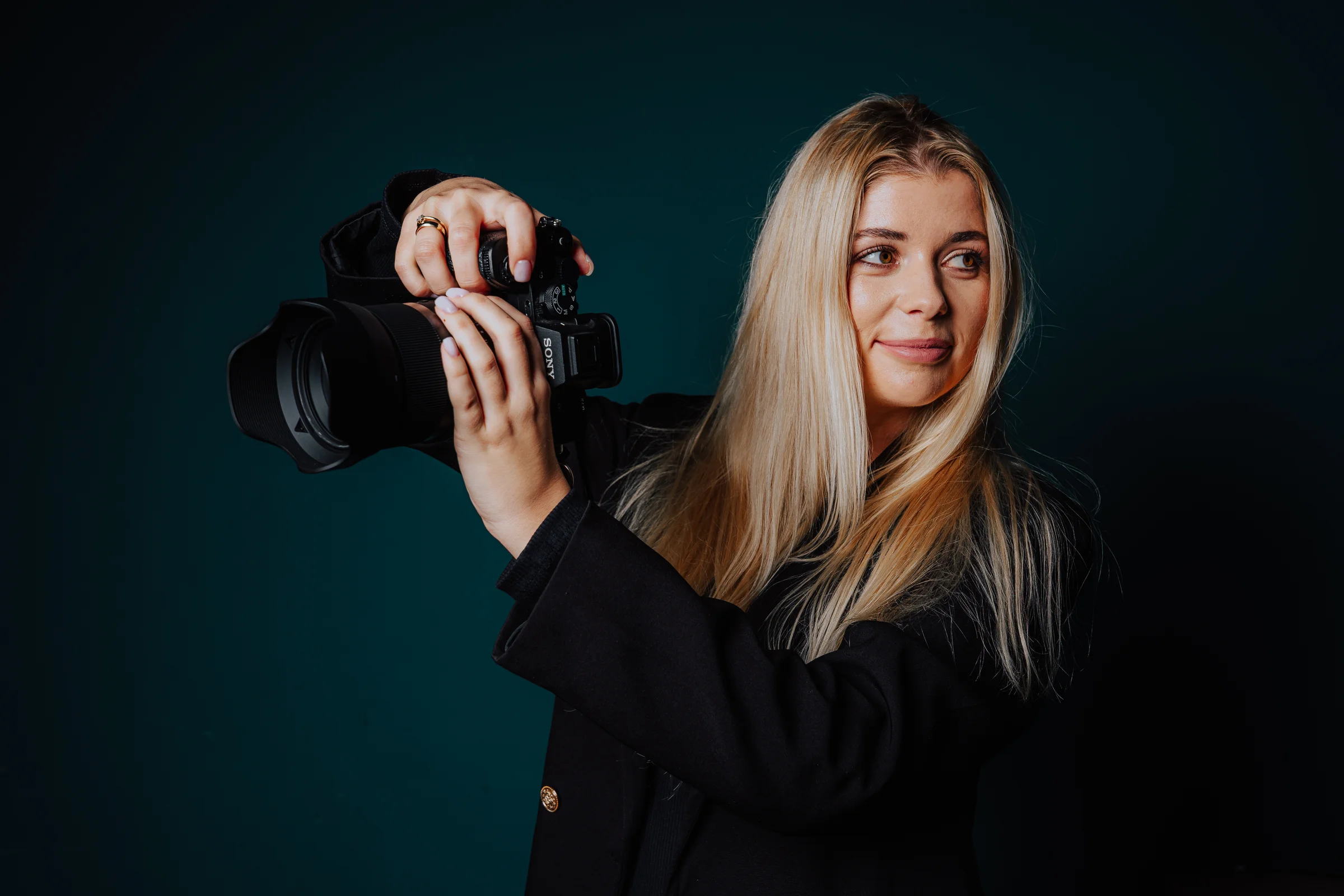 Natalia z aparatem podczas sesji